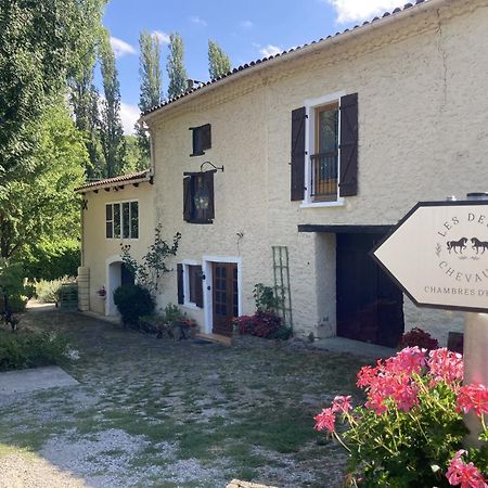 Les Deux Chevaux Chambres D'Hotes Rouvenac Exteriör bild