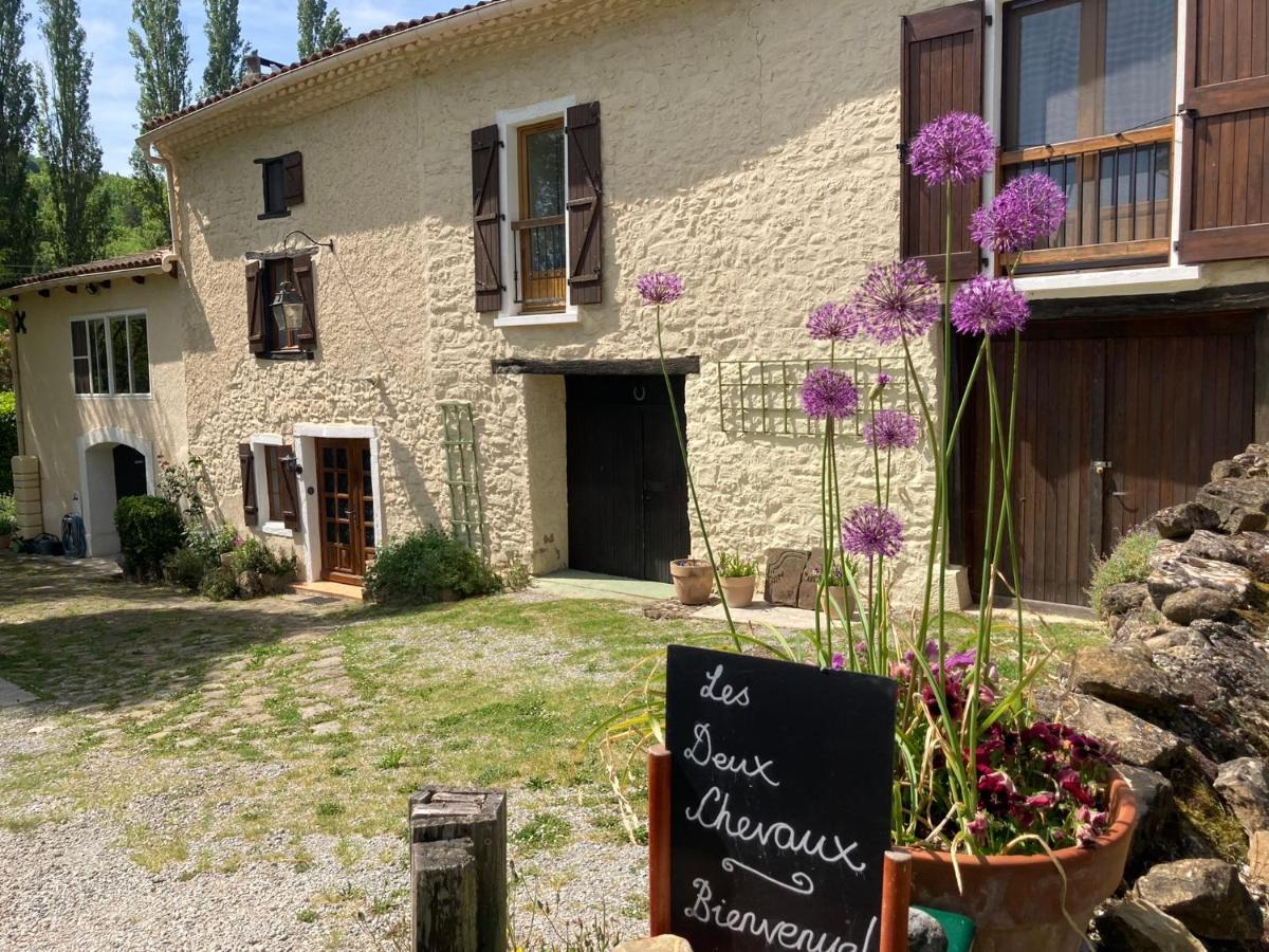 Les Deux Chevaux Chambres D'Hotes Rouvenac Exteriör bild