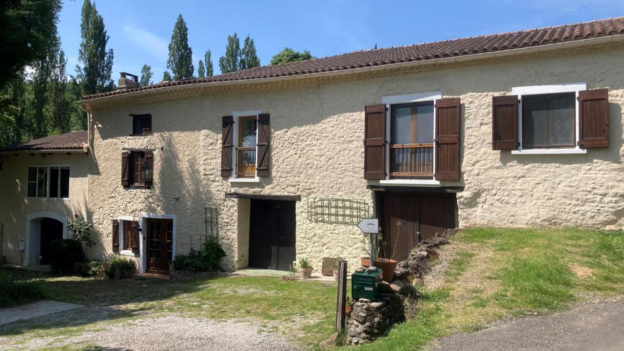 Les Deux Chevaux Chambres D'Hotes Rouvenac Exteriör bild